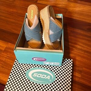 Soda Checkered Blue Box
